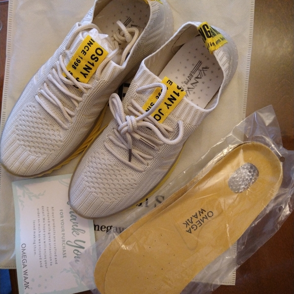 Shoes - Picture 4 of 4